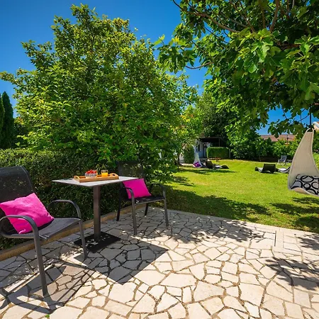 Beautiful Ivona With Garden In * Μεντουλίν
