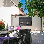 Beautiful Ivona With Garden In Villa