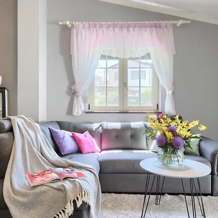 Beautiful Ivona With Garden In 빌라 메덜린