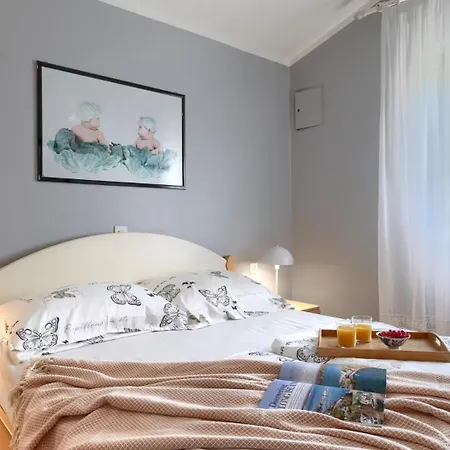 Beautiful Ivona With Garden In 빌라 *