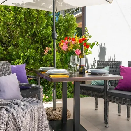 빌라 Beautiful Ivona With Garden In 메덜린