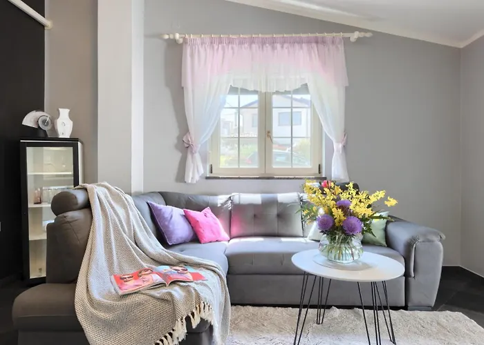 Beautiful Ivona With Garden In 빌라 메덜린