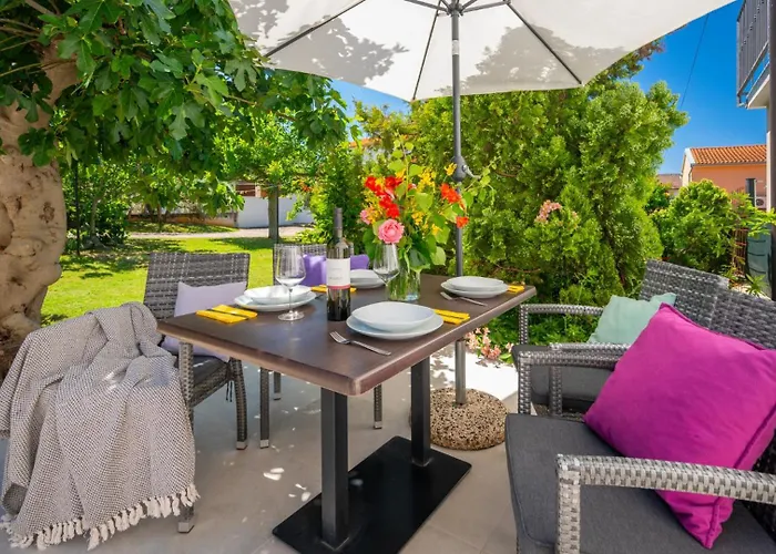 Beautiful Ivona With Garden In *