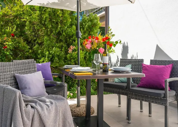 빌라 Beautiful Ivona With Garden In 메덜린