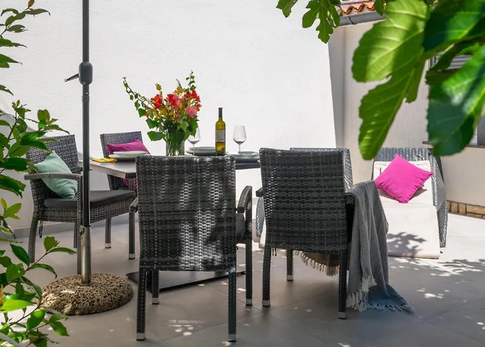 Beautiful Ivona With Garden In 빌라