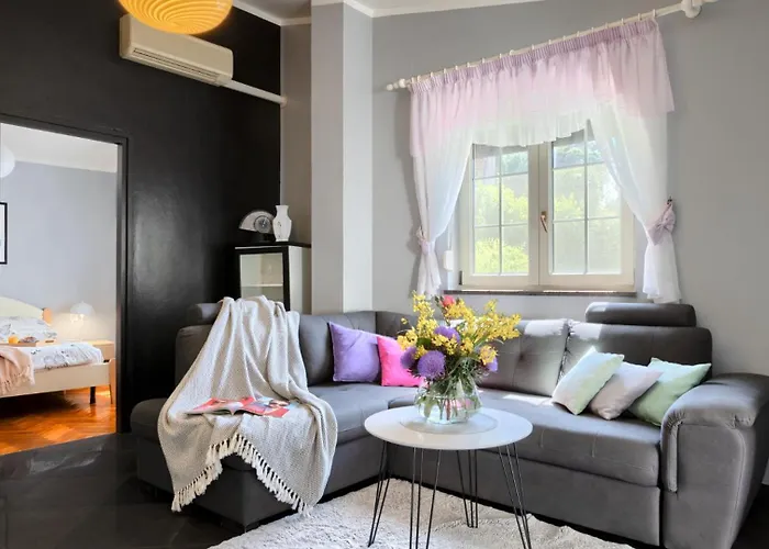 Beautiful Ivona With Garden In 빌라