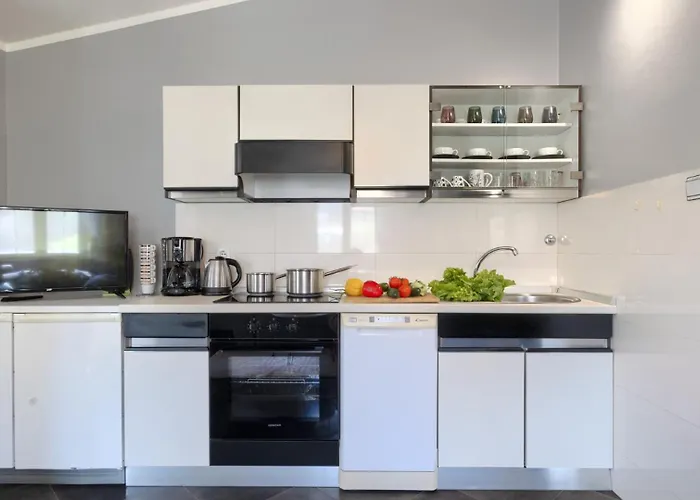 Beautiful Ivona With Garden In *