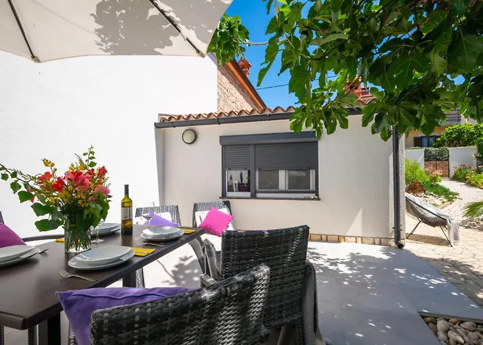 Beautiful Ivona With Garden In 빌라